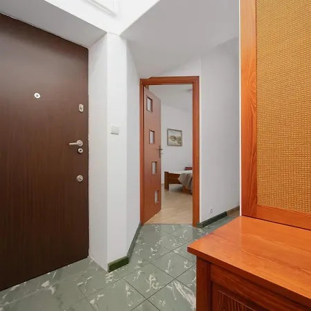 公寓 Family In With Desk And Bathtub By Renters 华沙