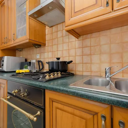 Διαμέρισμα Family In With Desk And Bathtub By Renters