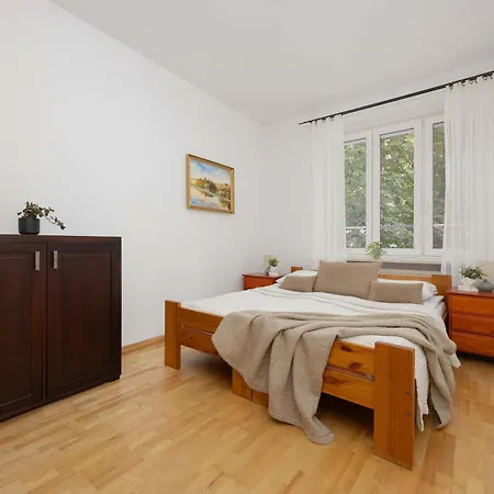 Διαμέρισμα Family In With Desk And Bathtub By Renters Βαρσοβία