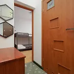 Family In With Desk And Bathtub By Renters * وارسو