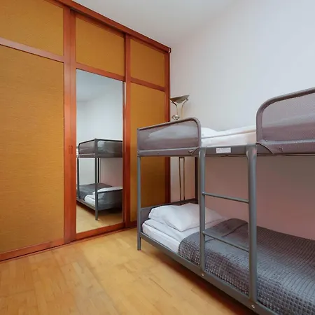 شقة Family In With Desk And Bathtub By Renters *